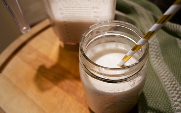 Homemade Vanilla-Cinnamon Cashew Milk